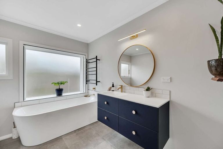 Photo of property in 42 Church Road, Taradale, Napier, 4112