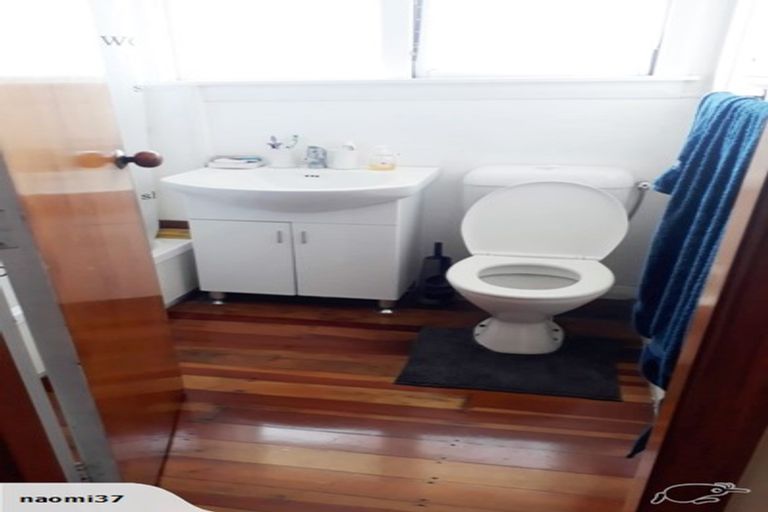 Photo of property in 17 Banks Street, Marfell, New Plymouth, 4310