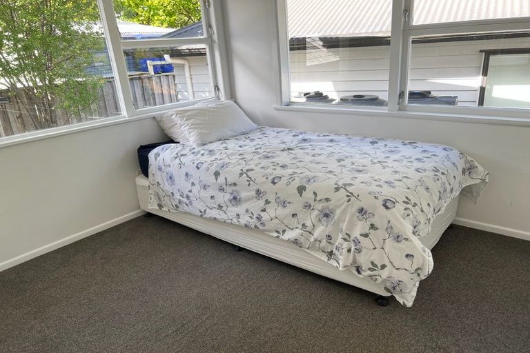 Photo of property in 40 Trinidad Road, Sunnynook, Auckland, 0620