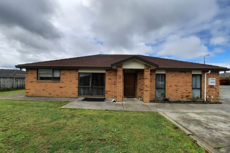 Photo of property in 10 Waldos Way, Mangere, Auckland, 2022