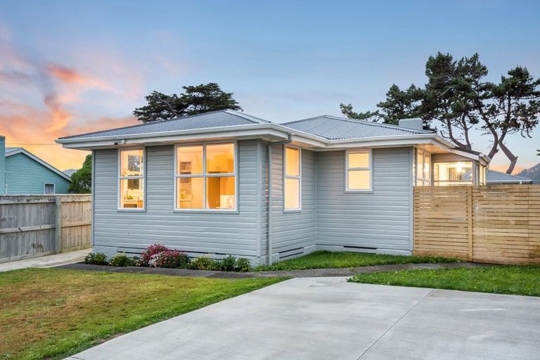 Photo of property in 39 Whanga Crescent, Titahi Bay, Porirua, 5022