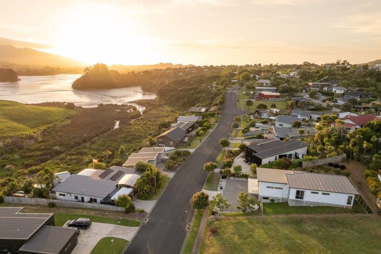 Photo of property in 28 Robertson Street, Raglan, 3225