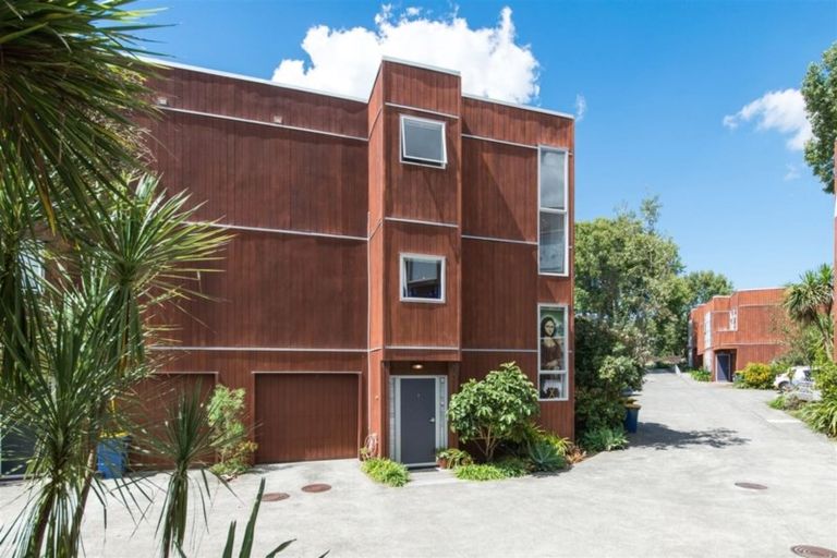 Photo of property in 76p Edmonton Road, Henderson, Auckland, 0612