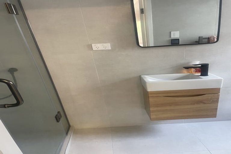 Photo of property in 16a Imperial Place, Henderson, Auckland, 0612