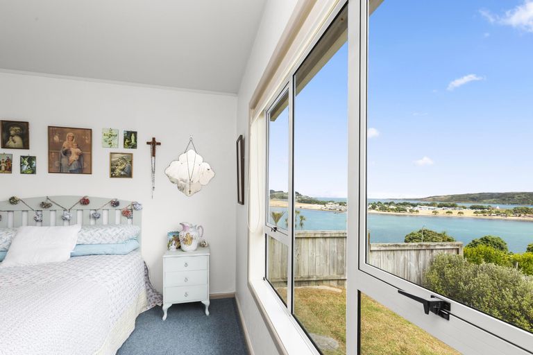 Photo of property in 9 Helen Place, Raglan, 3225