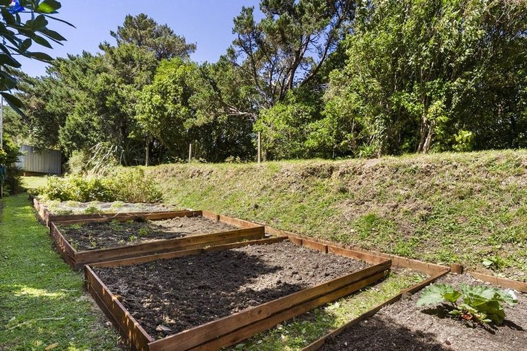 Photo of property in 39 Taylor Terrace, Tawa, Wellington, 5028