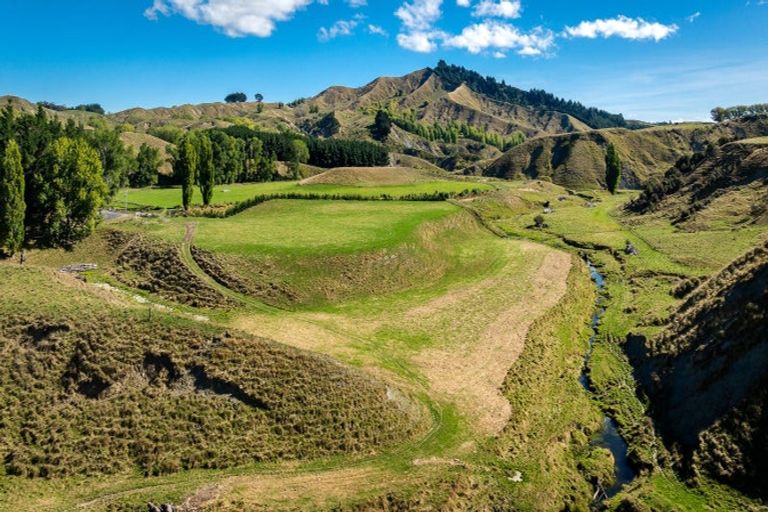 Photo of property in 2106b Kahuranaki Road, Elsthorpe, 4295