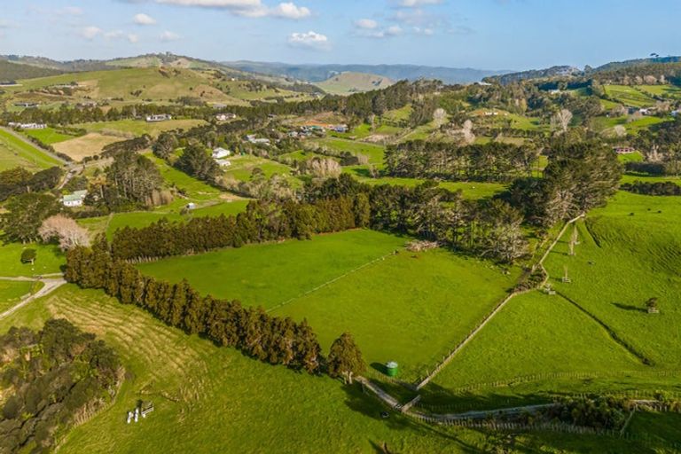Photo of property in 276 Taiapa Road, Muriwai, 0881