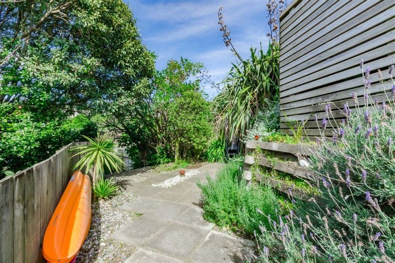 Photo of property in 28 Aperahama Street, Paekakariki, 5034