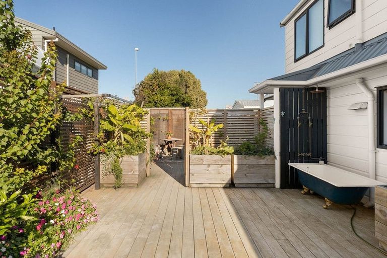 Photo of property in 2/563 Maunganui Road, Mount Maunganui, 3116