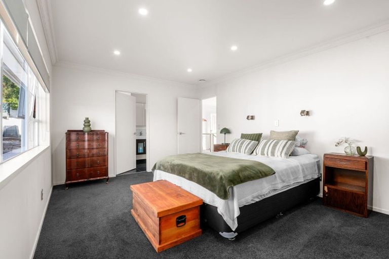 Photo of property in 42 Gilbass Avenue, Hamilton Lake, Hamilton, 3204