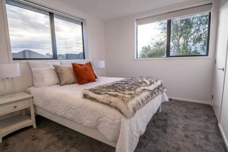 Photo of property in 4/19 Karamu Street, Te Atatu Peninsula, Auckland, 0610