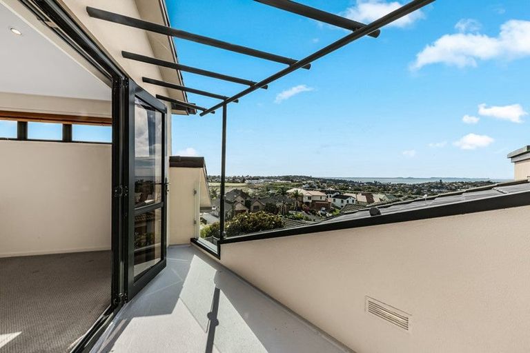 Photo of property in 9 St Clair Place, Browns Bay, Auckland, 0630