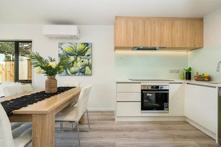 Photo of property in 13b Renata Crescent, Te Atatu Peninsula, Auckland, 0610