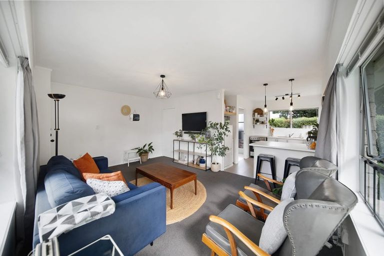 Photo of property in 2/15 Gloaming Place, Conifer Grove, Takanini, 2112