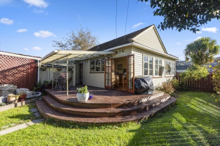 Photo of property in 6 Biddle Crescent, Taita, Lower Hutt, 5011