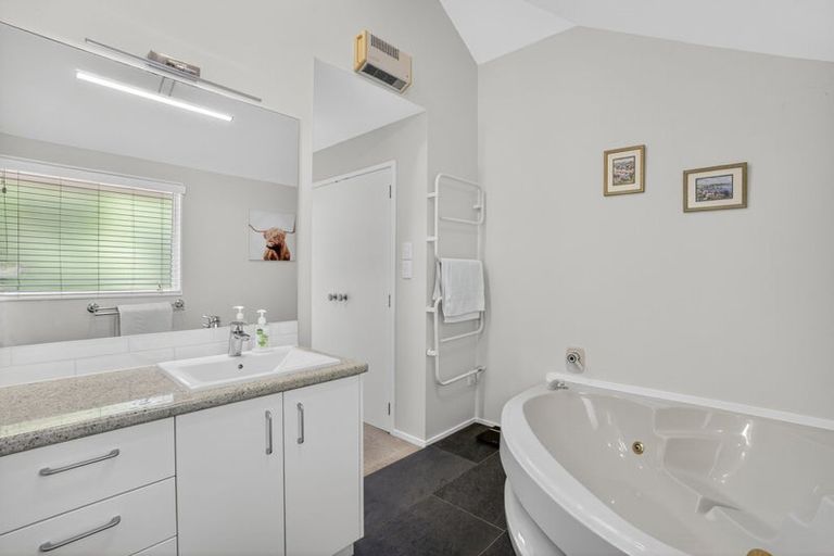 Photo of property in 70a Beach Road, Castor Bay, Auckland, 0620