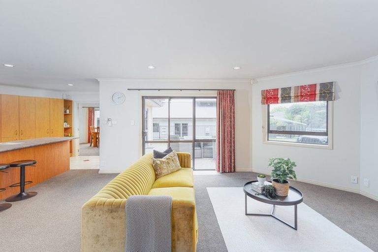 Photo of property in 73 Saint James Drive, Huntington, Hamilton, 3210