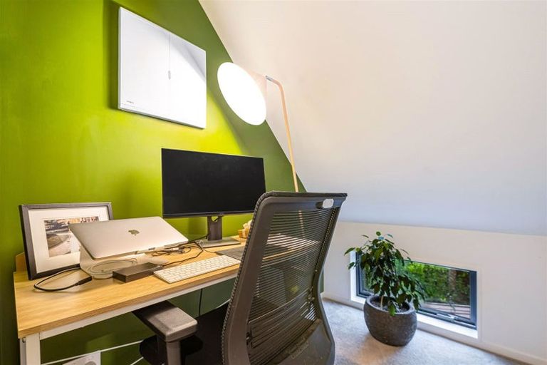 Photo of property in 4f Pinedale Place, Henderson, Auckland, 0610