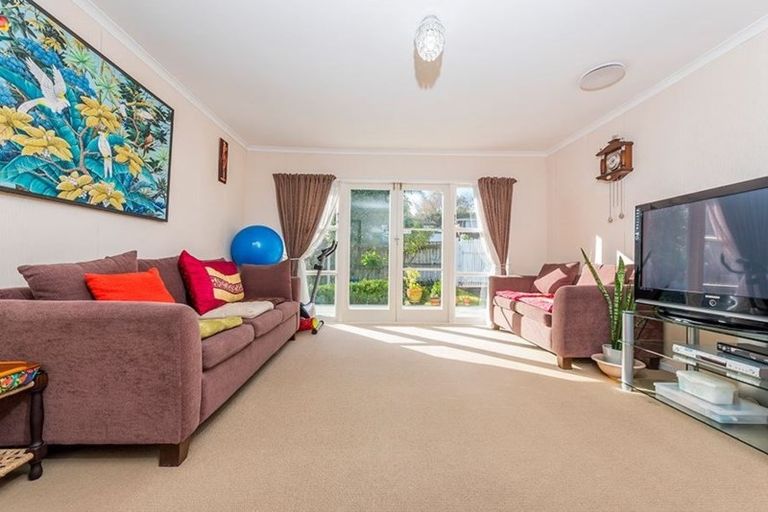 Photo of property in 19 Donovan Avenue, Massey, Auckland, 0614