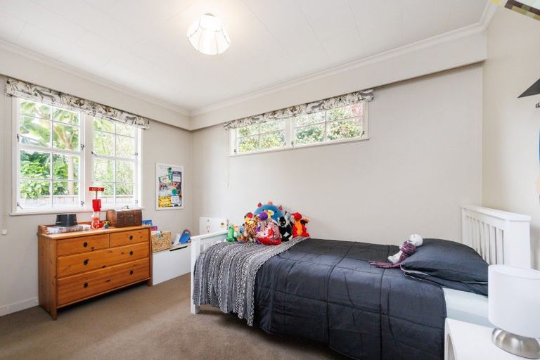 Photo of property in 4 Chilton Grove, Hokowhitu, Palmerston North, 4410