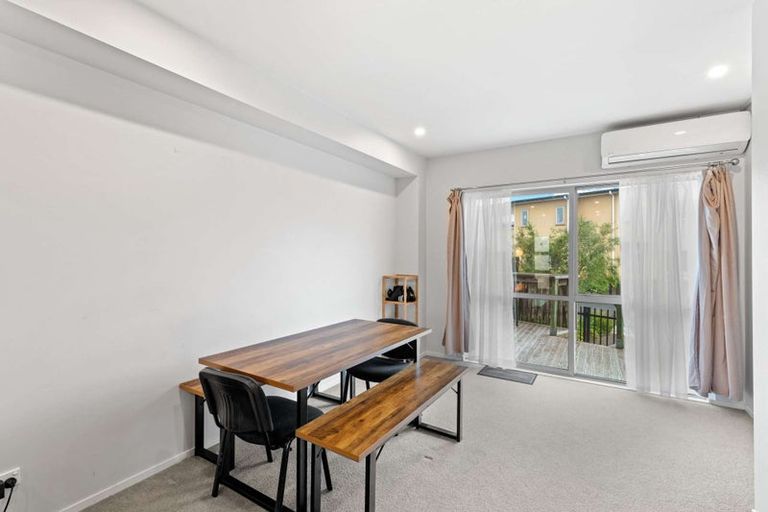 Photo of property in 26/11 Ray Small Drive, Papakura, 2110