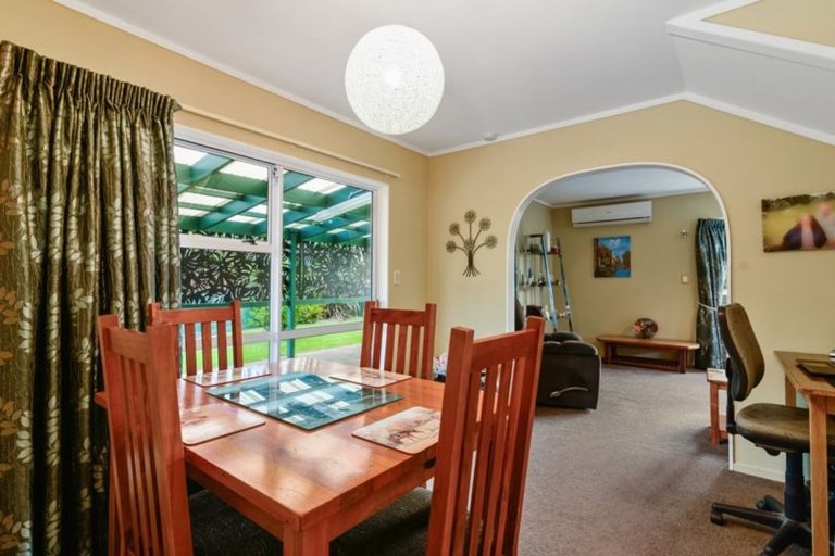 Photo of property in 4a Gemini Place, Kawaha Point, Rotorua, 3010