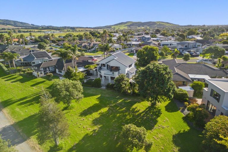 Photo of property in 16 Santa Barbara Drive, Papamoa Beach, Papamoa, 3118