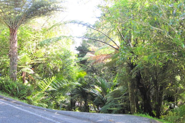 Photo of property in 903 West Coast Road, Waiatarua, Auckland, 0604