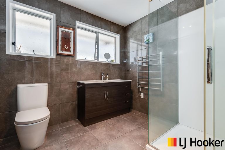 Photo of property in 8 Leaver Place, Weymouth, Auckland, 2103