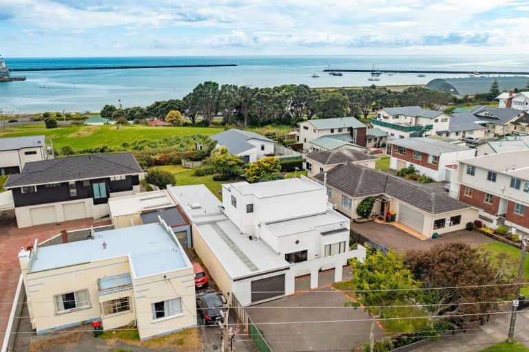 Photo of property in 84 Whiteley Street, Moturoa, New Plymouth, 4310