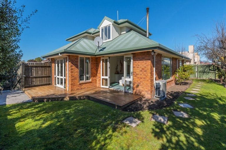 Photo of property in 32a Sawyers Arms Road, Northcote, Christchurch, 8052