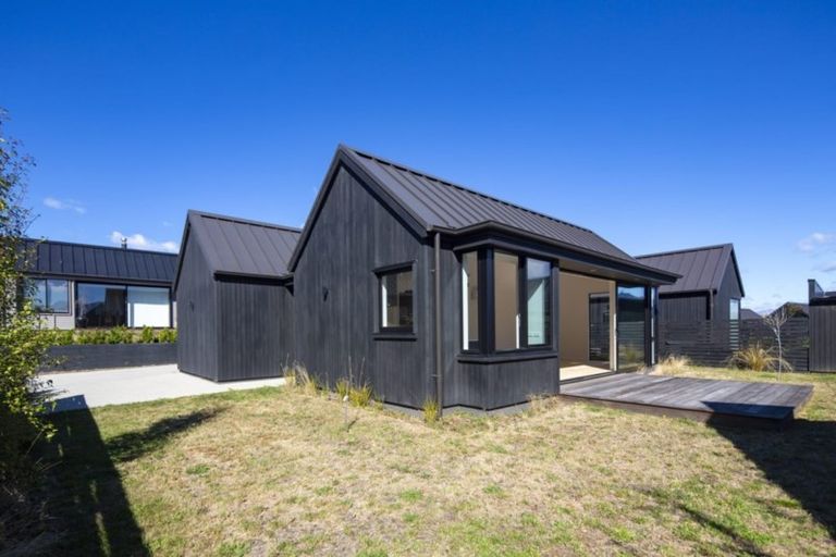 Photo of property in 8 Parera Lane, Jacks Point, Queenstown, 9371