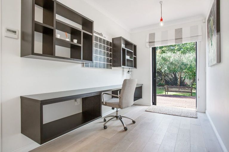 Photo of property in 1f Eversleigh Road, Belmont, Auckland, 0622