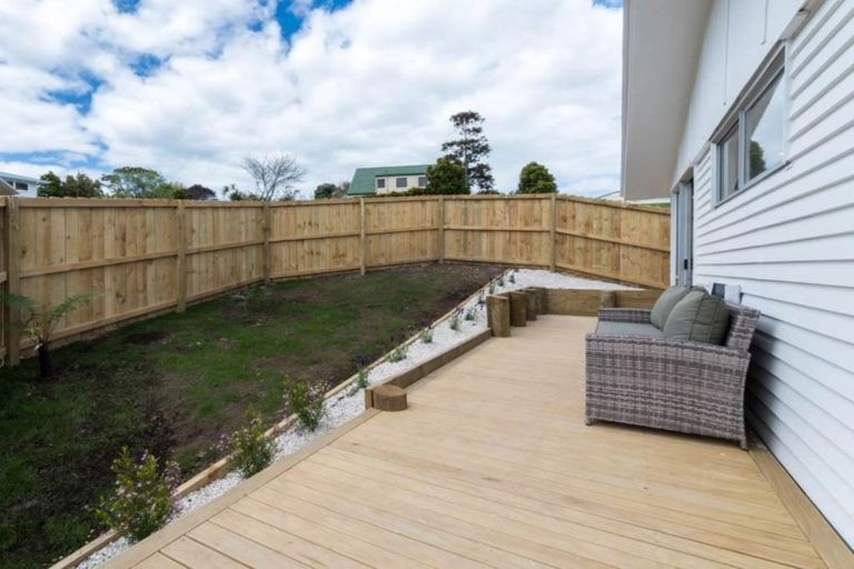 Photo of property in 31 Weatherly Road, Torbay, Auckland, 0630