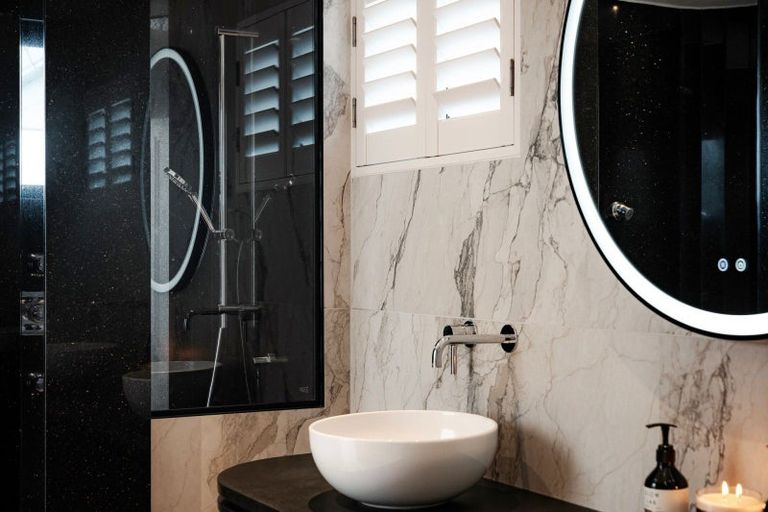 Photo of property in 1/60 Milford Road, Milford, Auckland, 0620