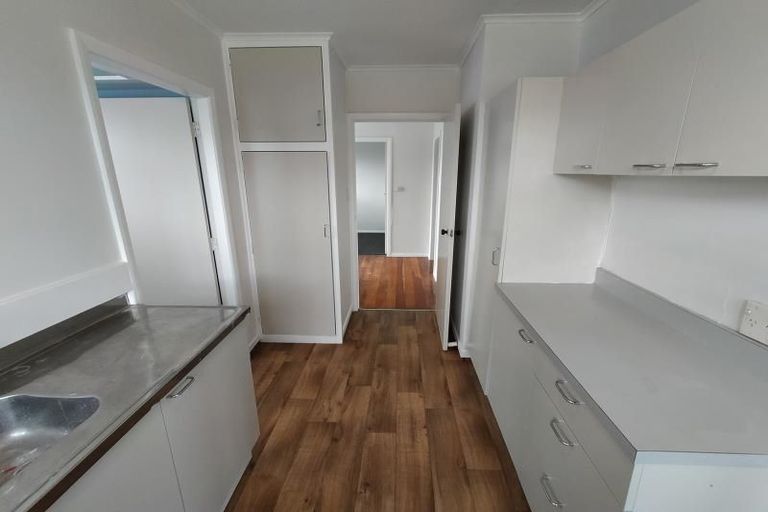 Photo of property in 35-37 Goldsmith Crescent, Levin, 5510