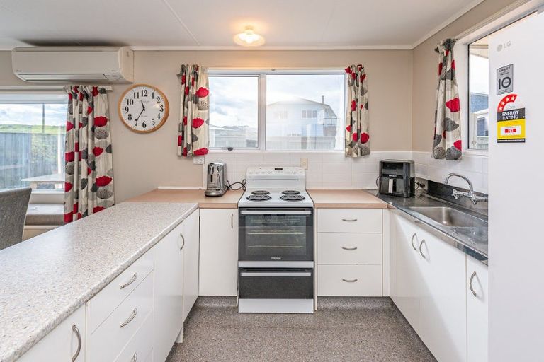 Photo of property in 25 Nukumaru Parade, Waiinu Beach, Whanganui, 4588