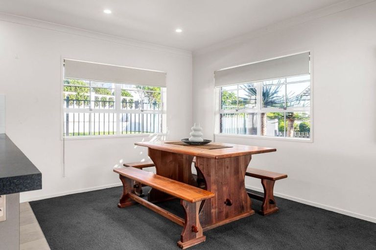 Photo of property in 42 Gilbass Avenue, Hamilton Lake, Hamilton, 3204