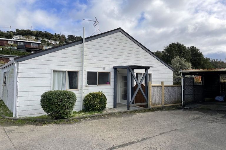 Photo of property in 2/146 Newlands Road, Newlands, Wellington, 6037