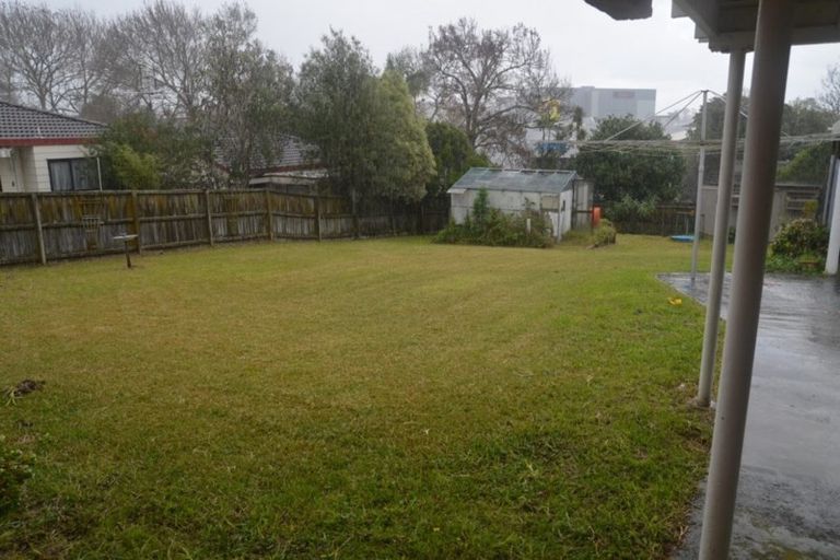 Photo of property in 13 Newington Road, Henderson, Auckland, 0612