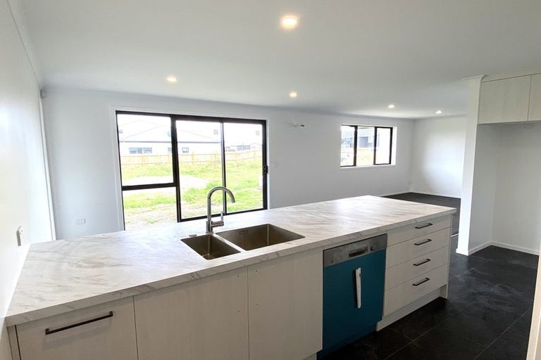 Photo of property in 19 Tahuna Minhinnick Drive, Glenbrook, Waiuku, 2681