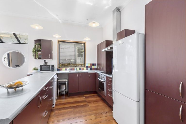 Photo of property in 302 The Parade, Island Bay, Wellington, 6023