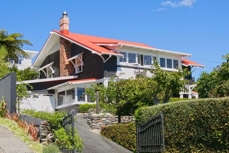 Photo of property in 124 Pendarves Street, New Plymouth, 4312