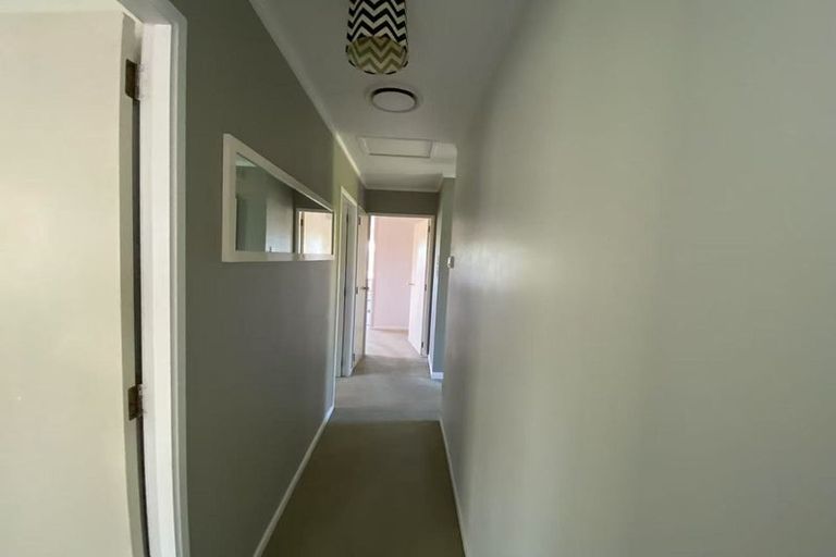 Photo of property in 60 Vintage Drive, Henderson, Auckland, 0612