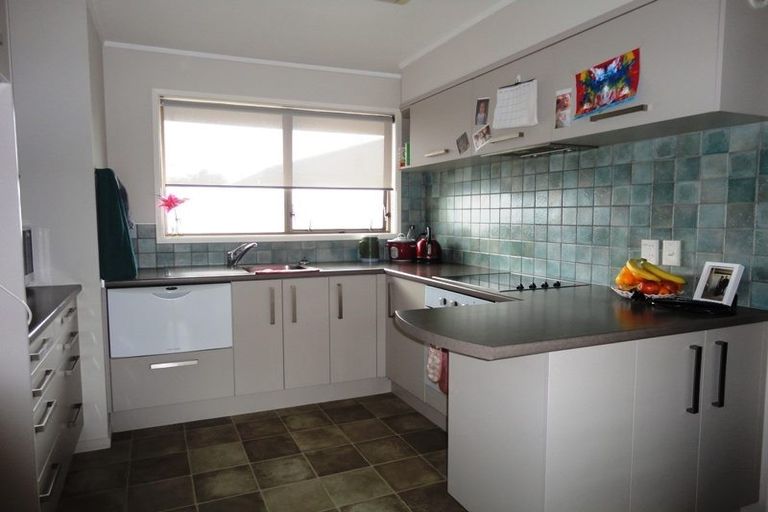 Photo of property in 2/76 Wellington Street, Howick, Auckland, 2014