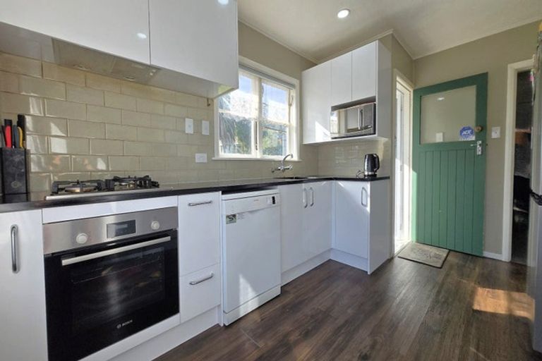 Photo of property in 195 Stokes Valley Road, Stokes Valley, Lower Hutt, 5019