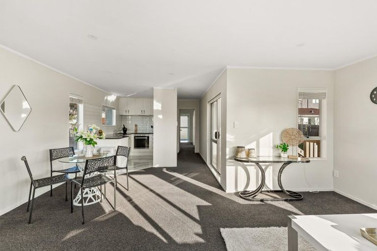 Photo of property in 26 Hinerau Street, Henderson, Auckland, 0612