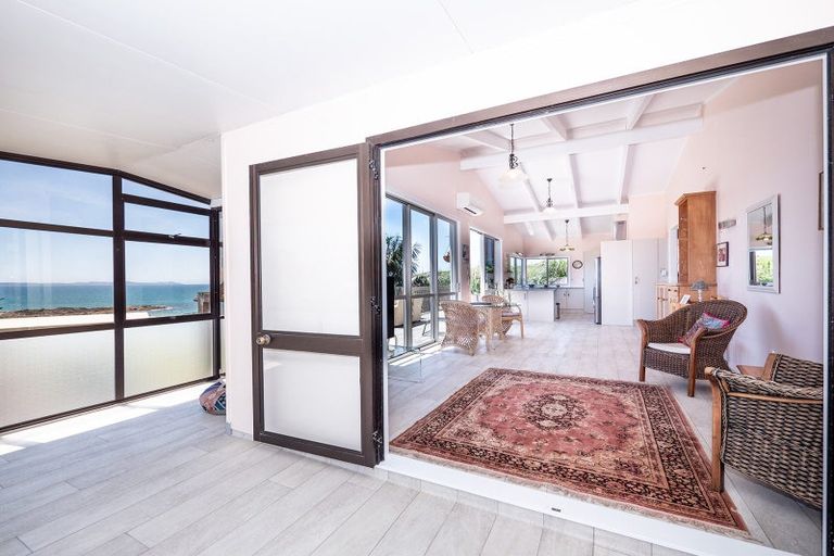 Photo of property in 20 Stratford Drive, Cable Bay, 0420