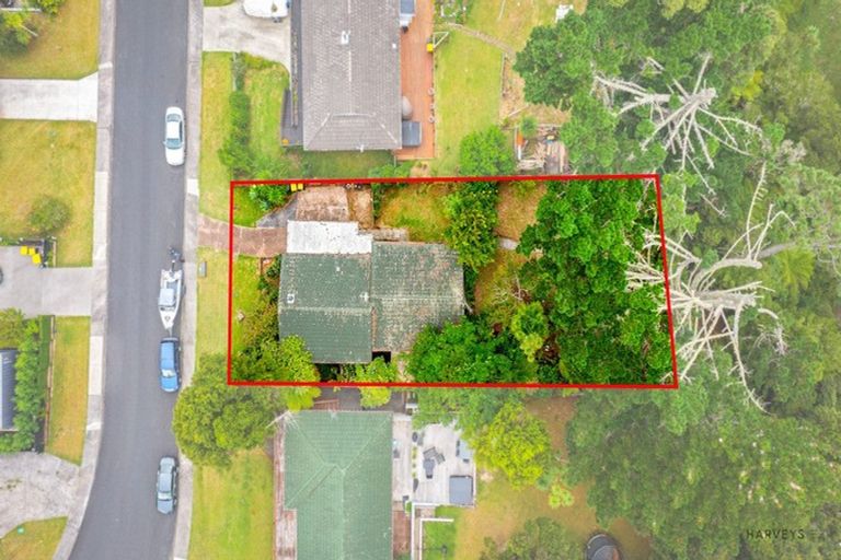 Photo of property in 30 Staincross Street, Green Bay, Auckland, 0604